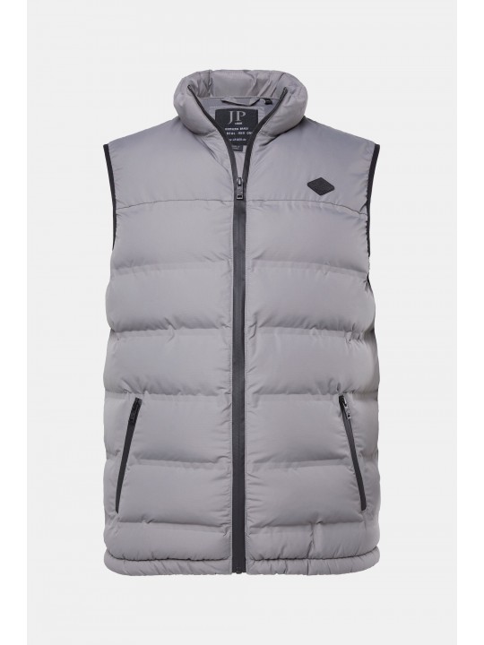 Γιλέκο καπιτονέ με όρθιο γιακά και ραμμένο σήμα στο στήθος, JP1880